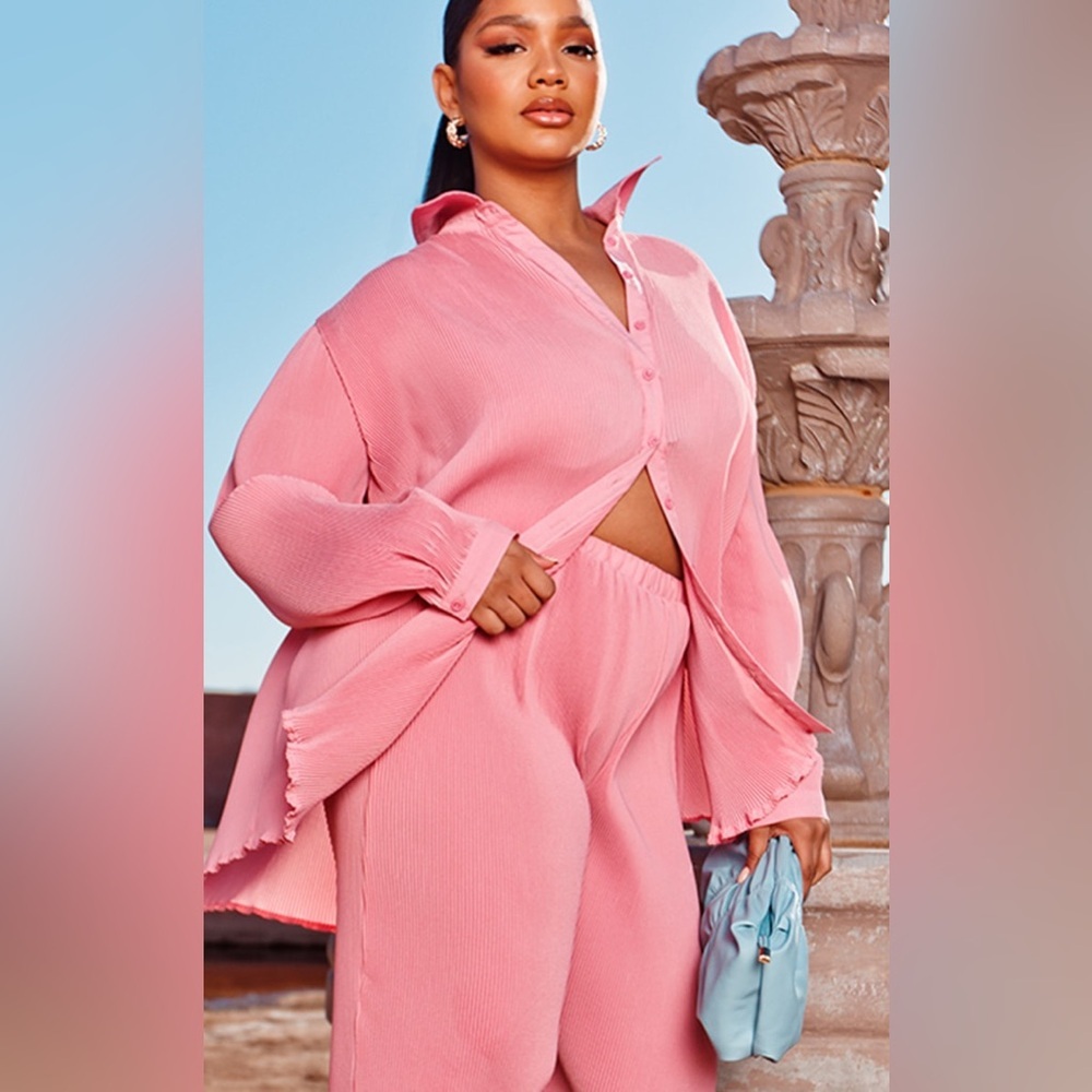 Pretty Little Things Plus Dusty Pink Plisse Button Front Oversized Shirt & Pants - Picture 2 of 15